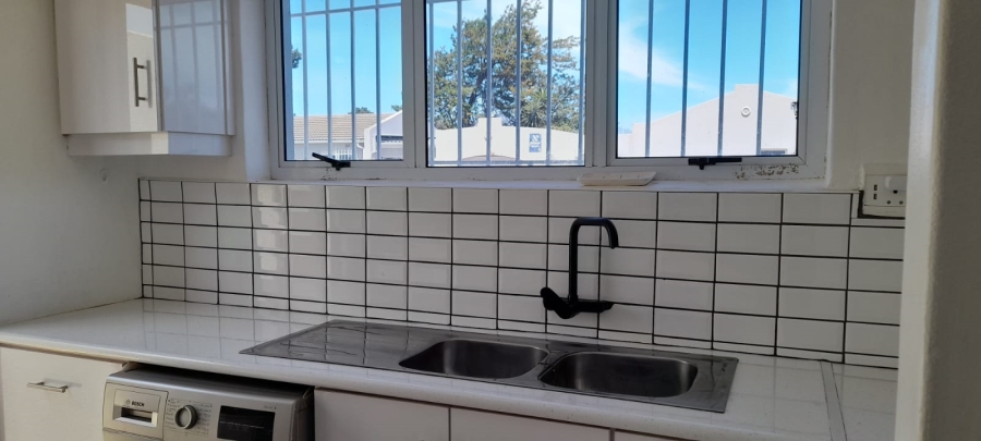 To Let 3 Bedroom Property for Rent in Edgemead Western Cape